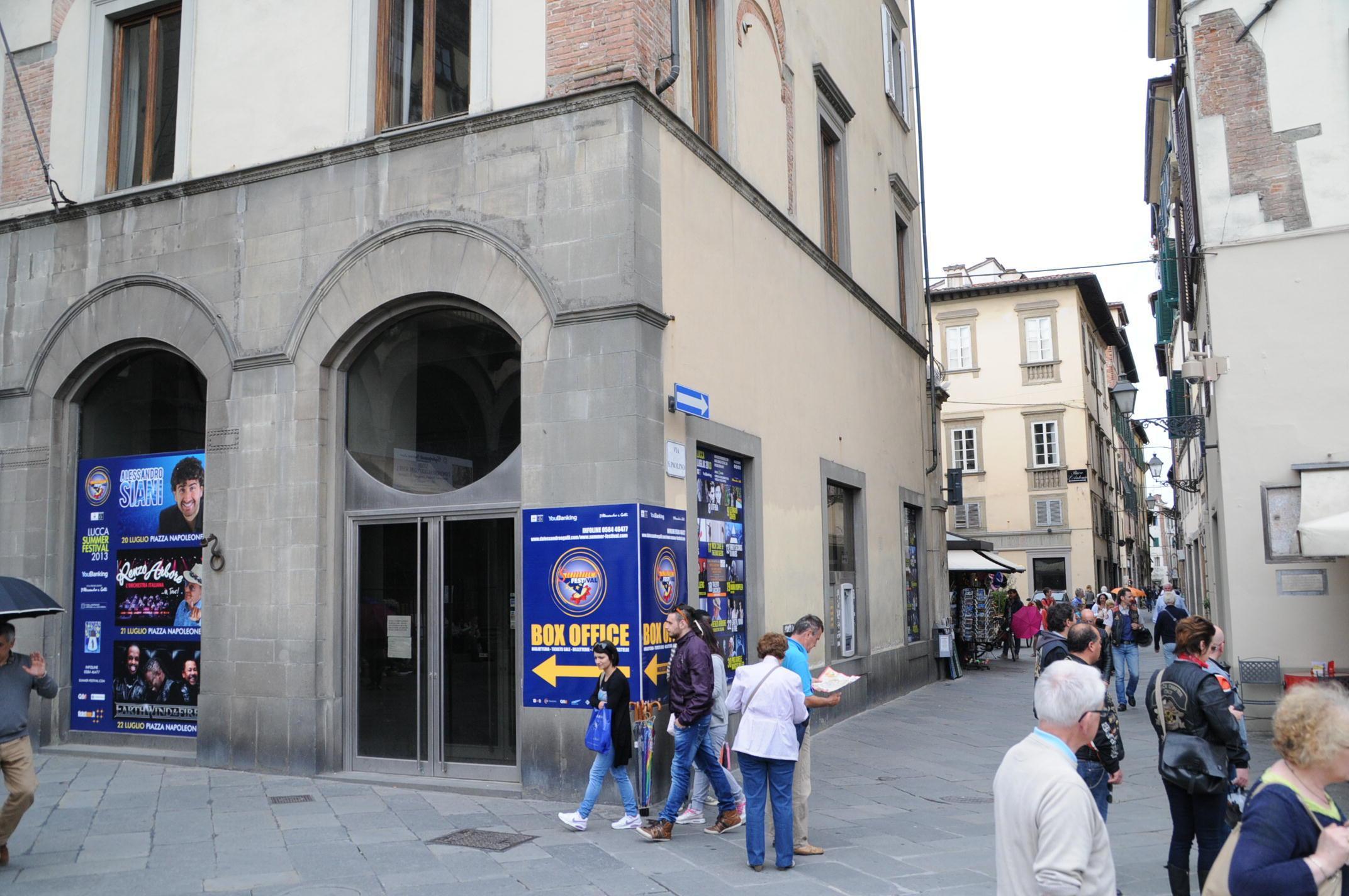 Zara non apre a Lucca: abbandonato il piano per piazza San Michele 