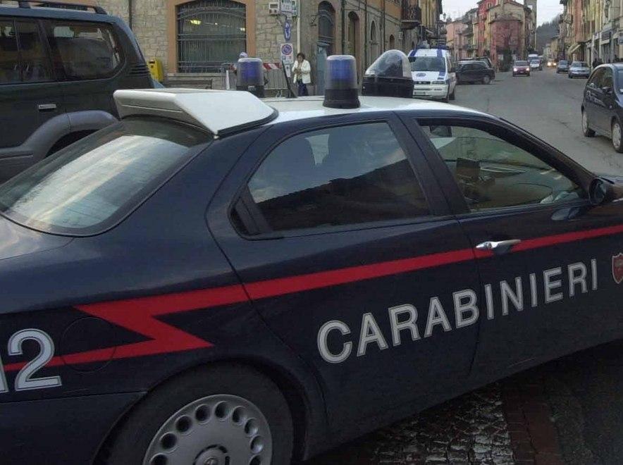Pavullo: gli chiede un passaggio poi lo picchia e lo rapina 