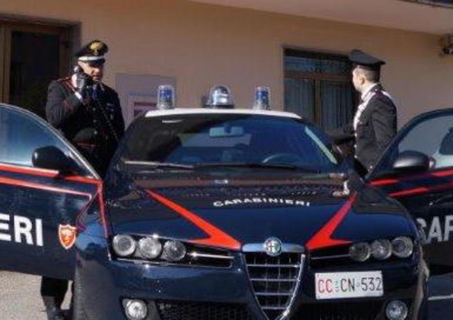 Ubriaco, picchia moglie e figlia 
