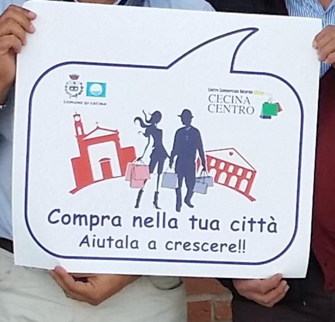 Lo slogan in vetrina “Compra nella tua città”