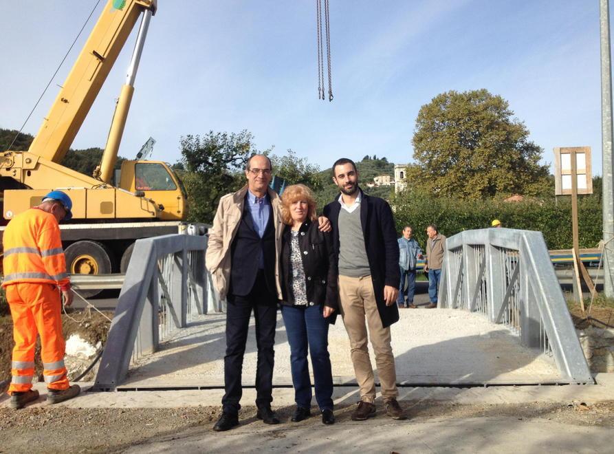 Posato il nuovo ponte sul Rio Isolella 