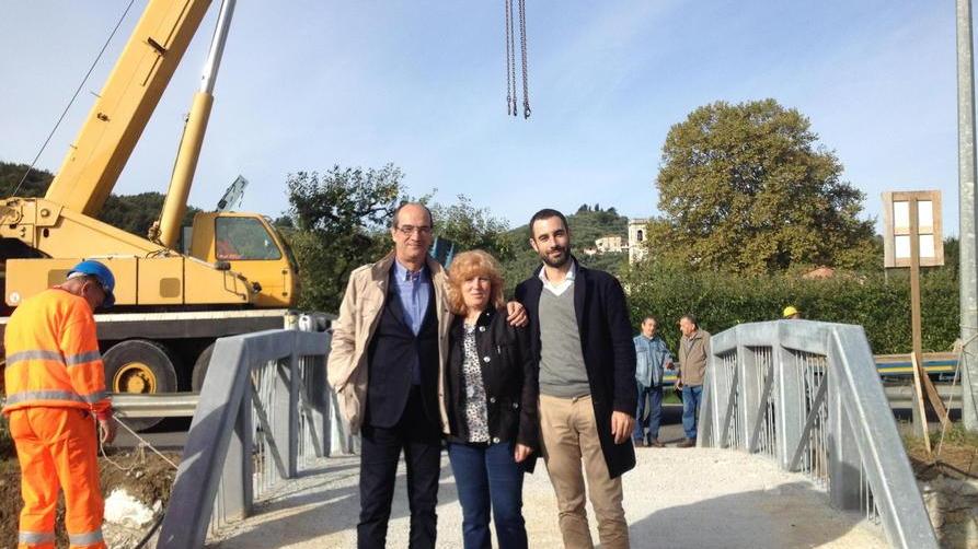 Posato il nuovo ponte sul Rio Isolella