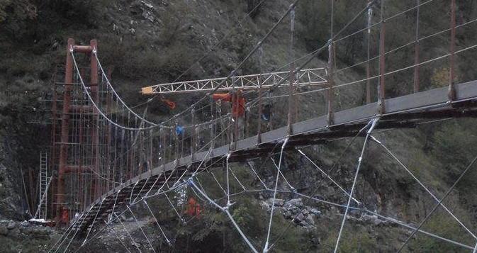 A primavera apre il ponte tibetano 
