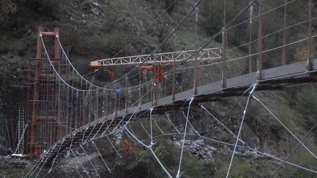 A primavera apre il ponte tibetano