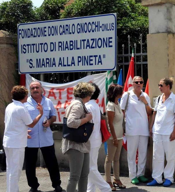 Assemblea e lungo presidio per il contratto di lavoro