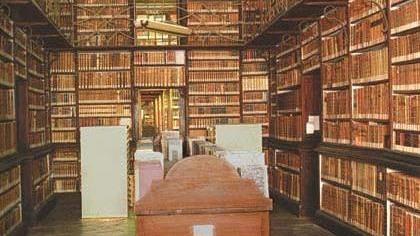 «Muzzarelli esulta per una biblioteca che ha cancellato»