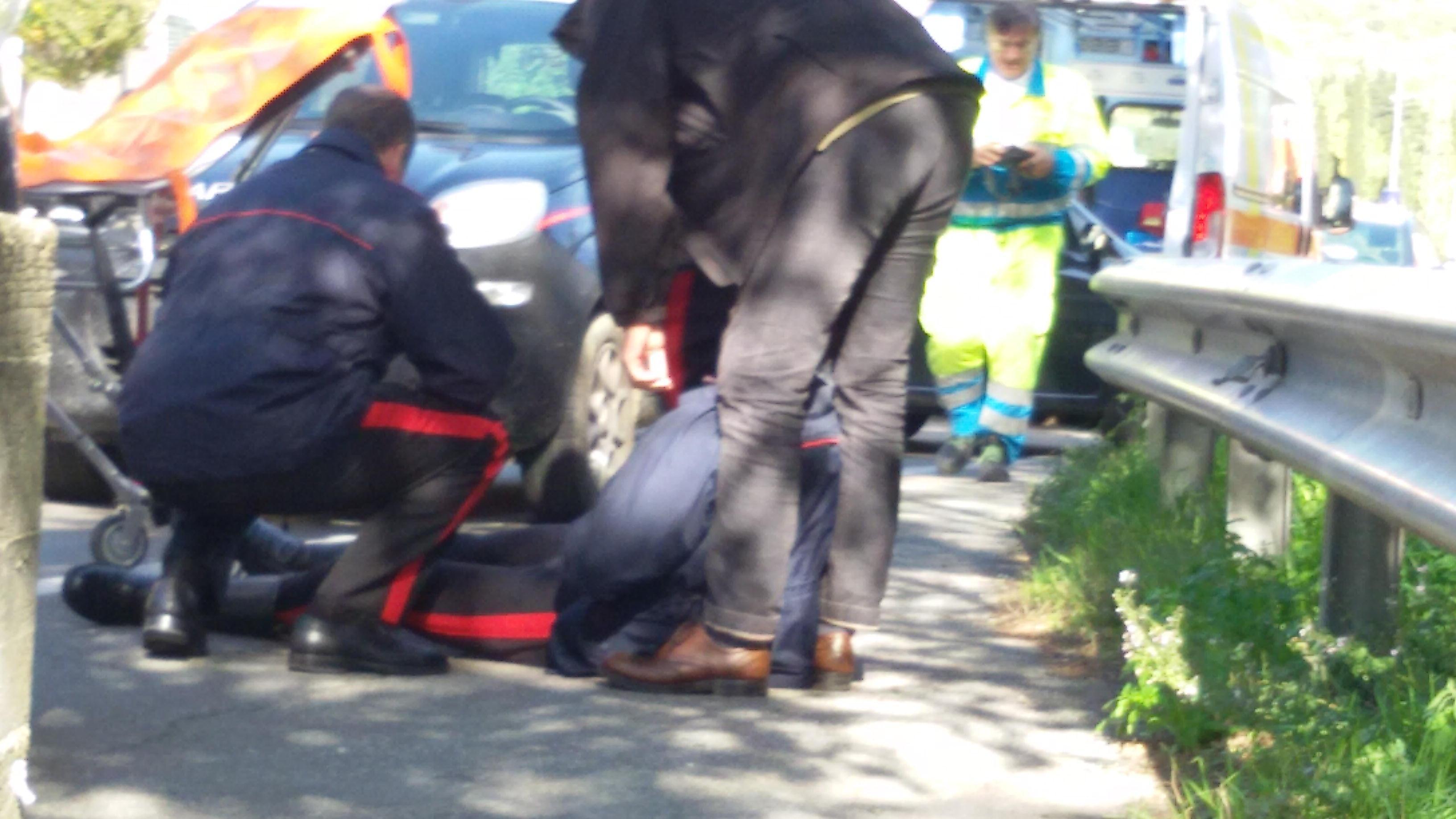 I soccorsi al carabiniere ferito sulla ex regionale 325