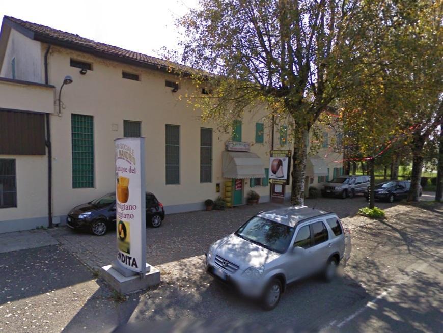Ladri alla latteria di Mandrio, rubate 40 forme di Parmigiano Reggiano