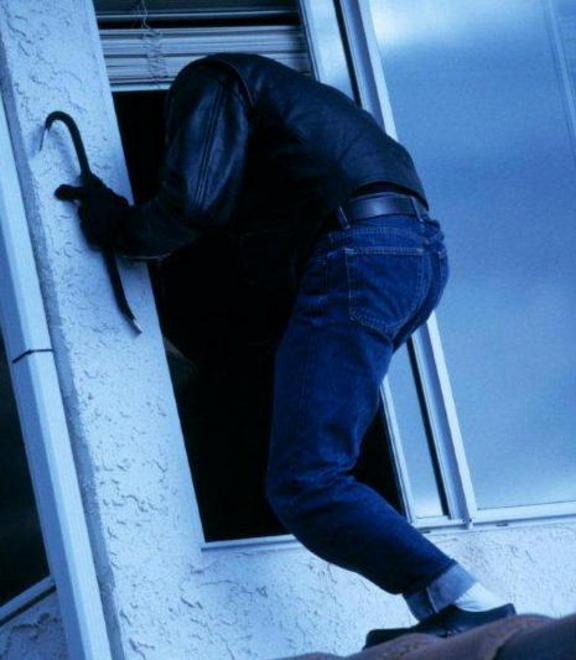Rubate 20 motoseghe Svaligiati un negozio e un appartamento