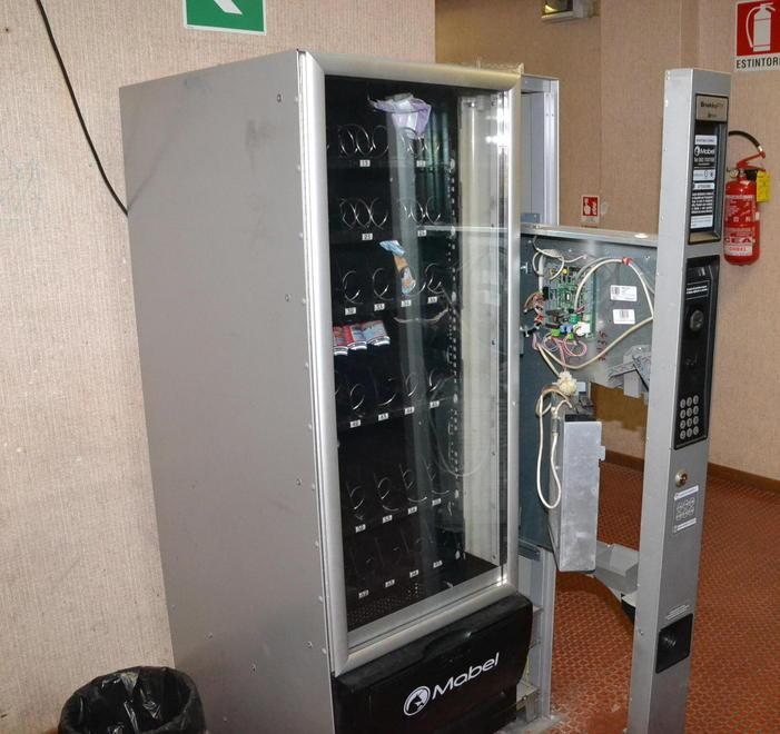 Agrario, rubano i pc e sfasciano cassaforte e macchinette 