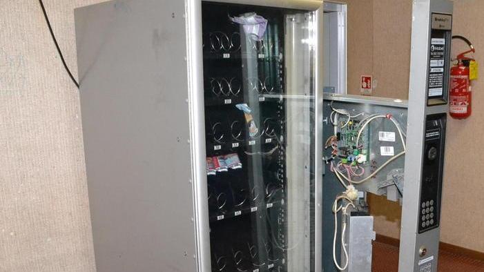 Agrario, rubano i pc e sfasciano cassaforte e macchinette