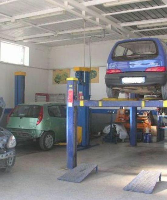 Falsi incidenti stradali in cinque a processo 