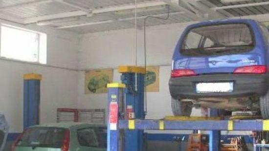 Falsi incidenti stradali in cinque a processo