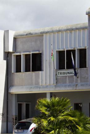 Uffici amministrativi nella sede dell’ex tribunale