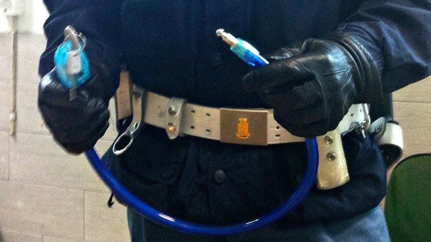 Tenta di rapinare telefono: arrestato bullo sedicenne