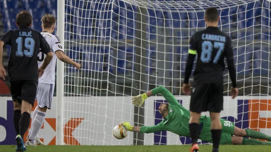 Napoli e Lazio volano Viola ko e ultima nel girone
