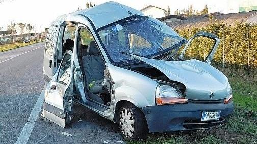 Scontro fra auto e tir, un uomo è morto