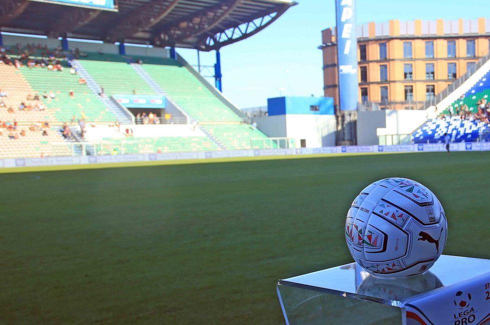 Tifoso denunciato: accese un fumogeno durante la partita