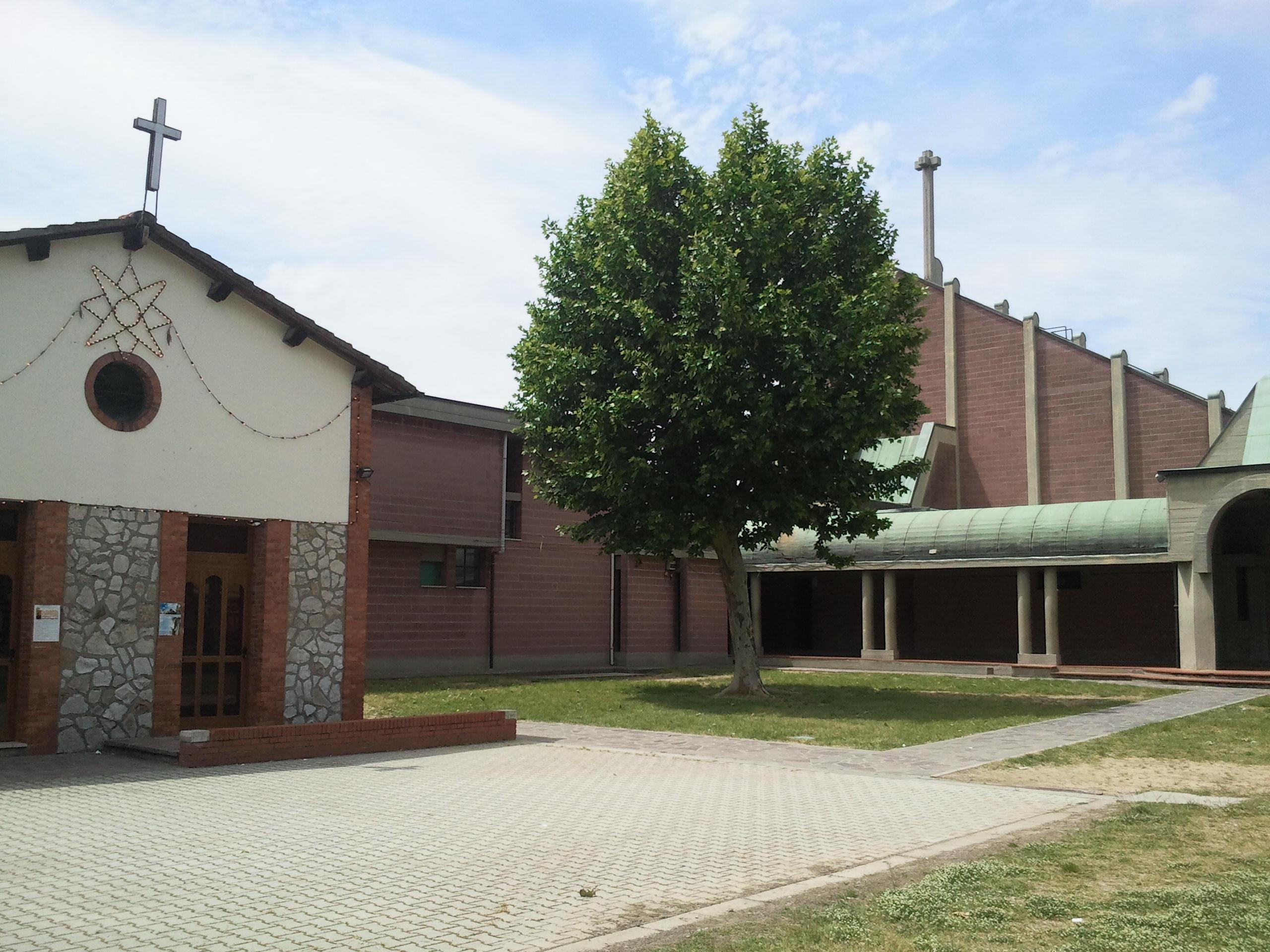 La parrocchia dio Oste con la sala polivalente (foto Batavia) 