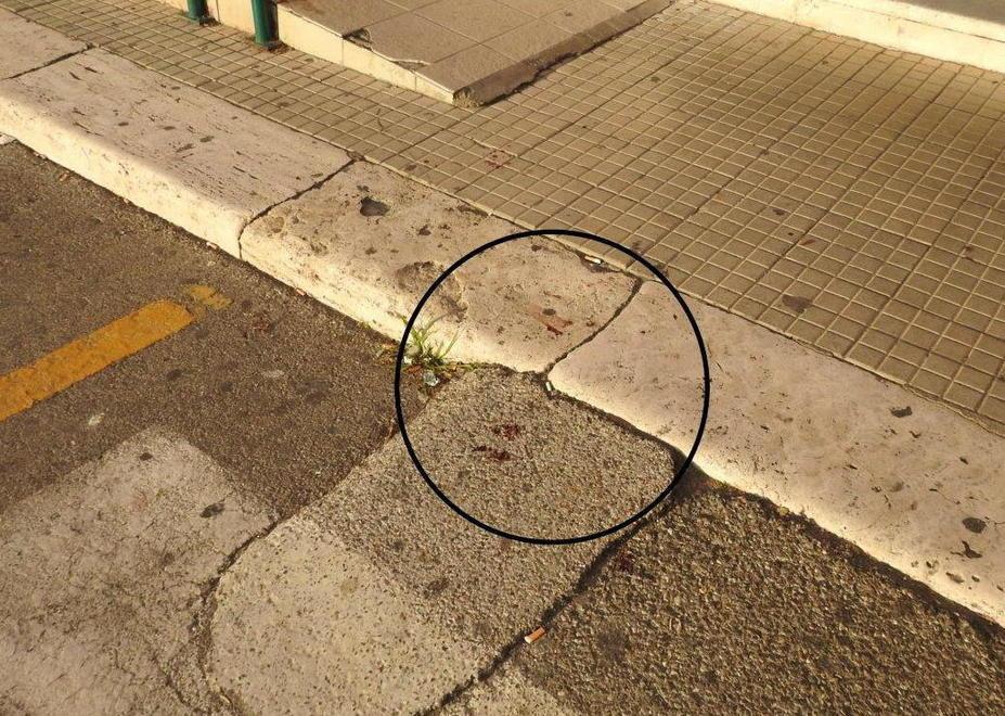 Accoltellato dall'ex della moglie
