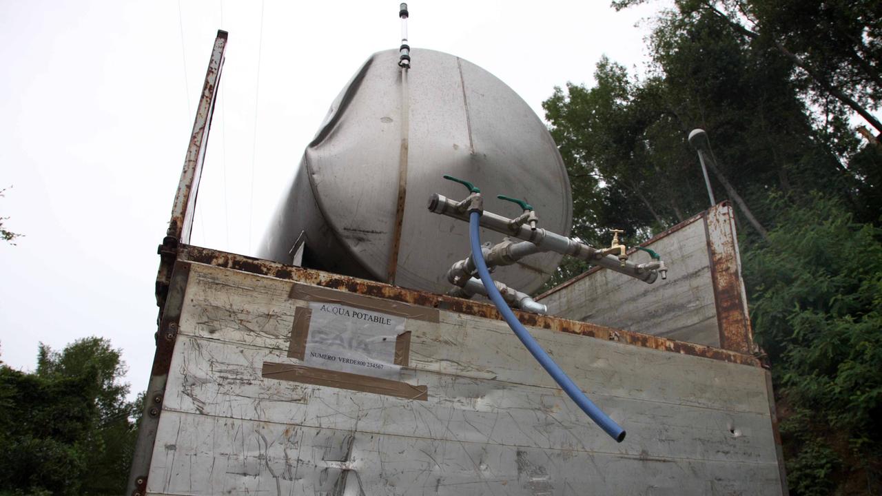 Un'autobotte di Gaia (foto d'archivio)