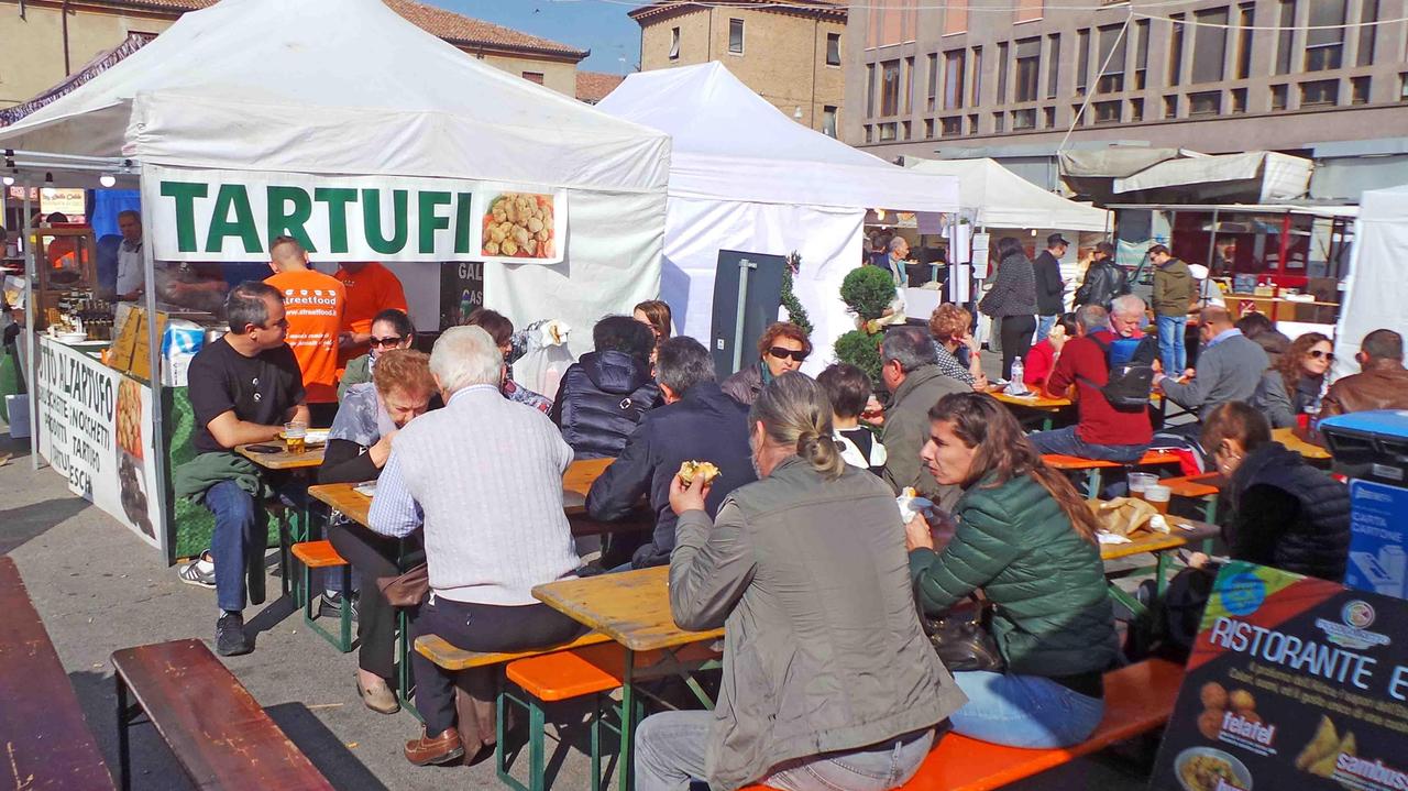 Lo Streetfood village di piazza Travaglio