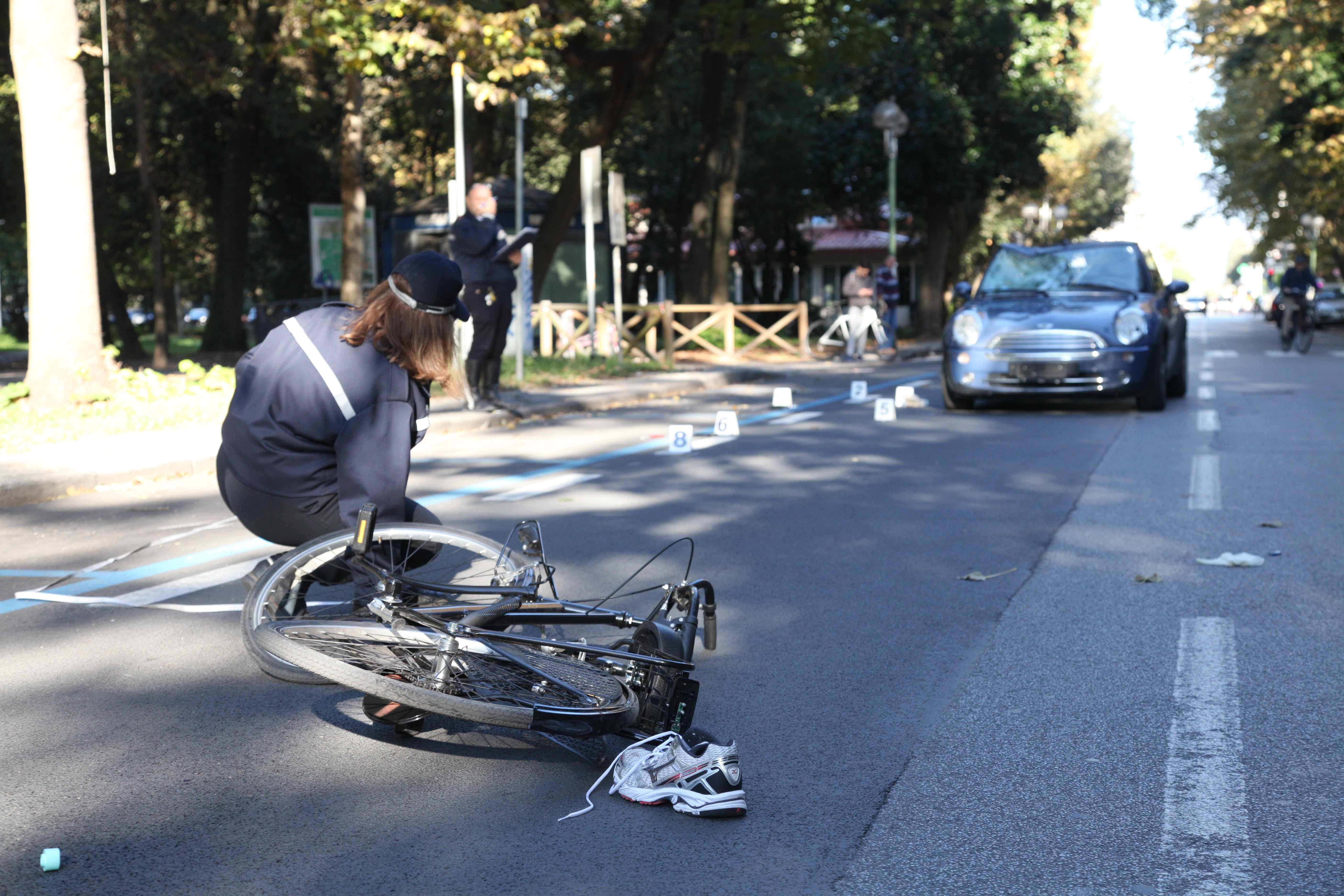 I rilievi dell'incidente in via Marco Polo (foto Ciurca/Paglianti)