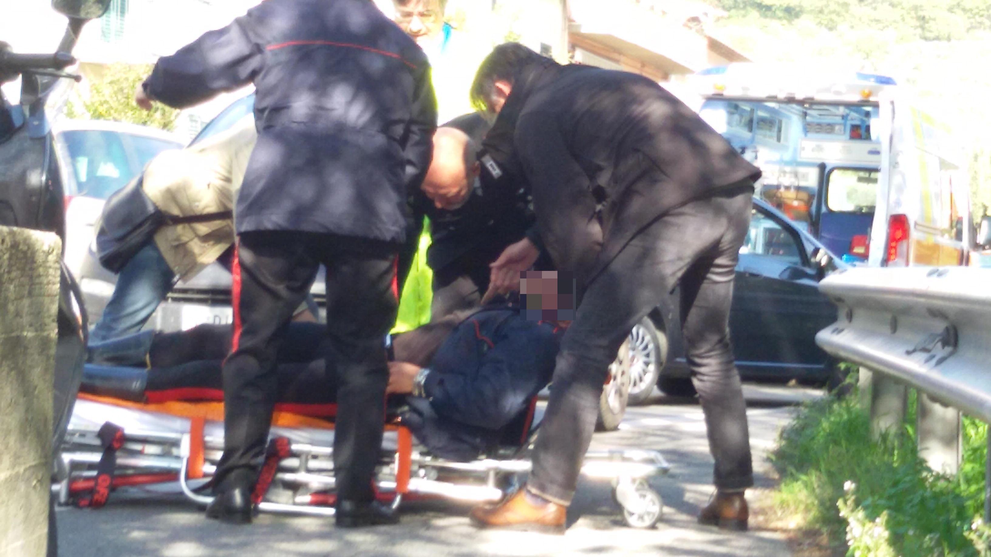 I soccorsi al carabinieri ferito 