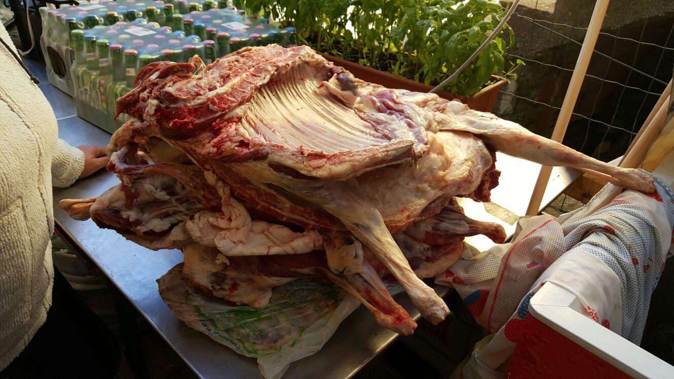 Una parte della carne sequestrata durante la Sagra delle castagne