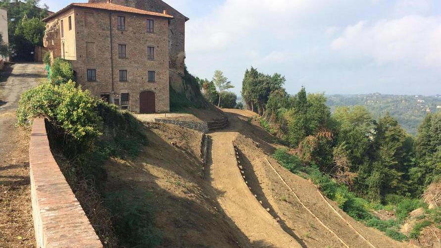 A Toiano si lavora per il rifacimento del ponte di accesso