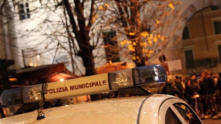Vigili urbani in borghese per controllare la movida