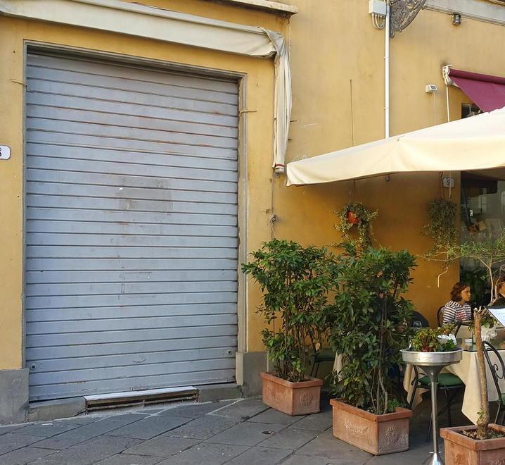 Arriva anche un bar in piazza San Giusto da poco c’è il minimarket Express
