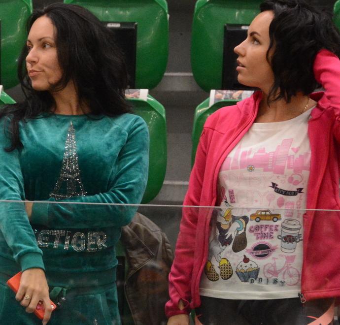 C’erano anche i supporters russi: bandiere, colbacco e belle donne