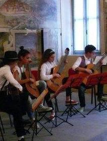 Musica e arte domani al castello 