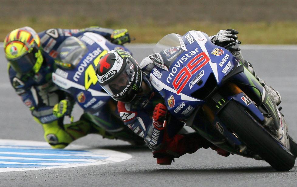 Lorenzo è il più veloce Rossi solo ottavo con noie alle gomme