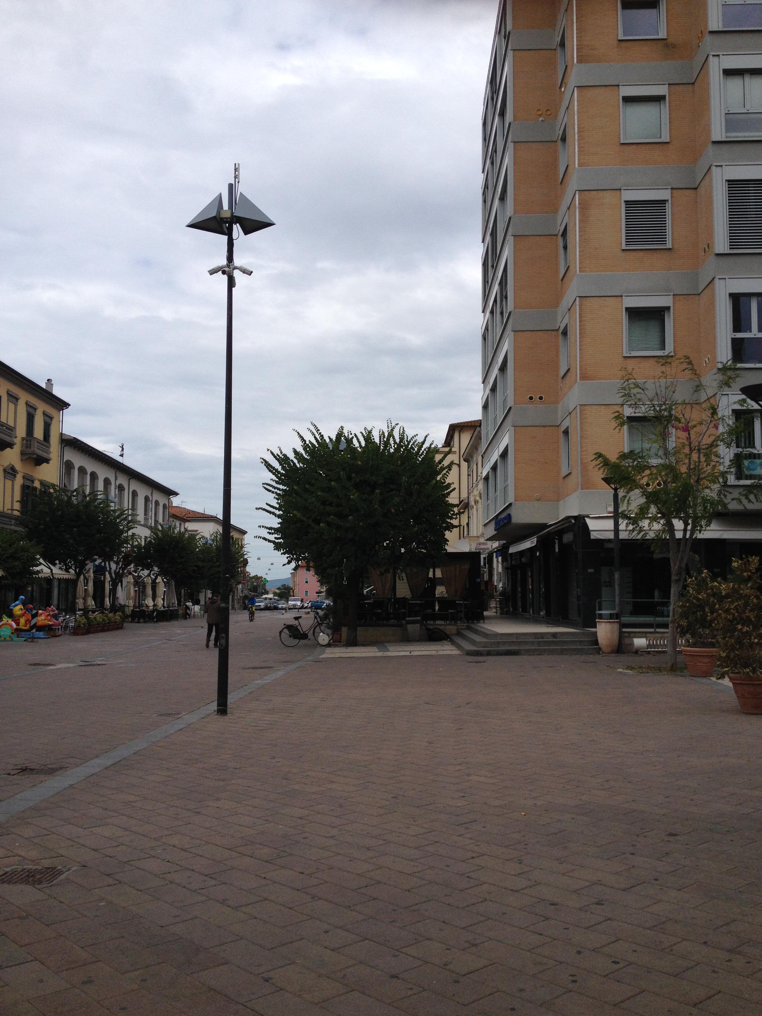 Le telecamere in piazza della Chiesa a Cecina