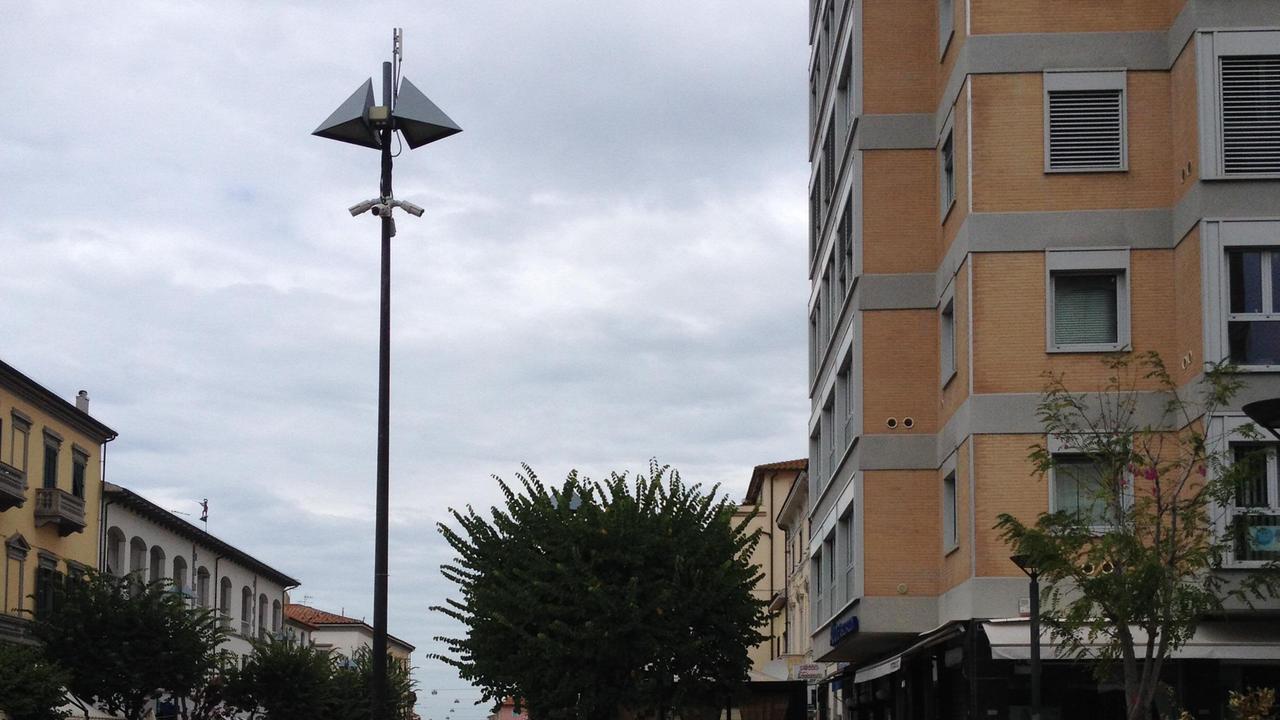 Le telecamere in piazza della Chiesa a Cecina