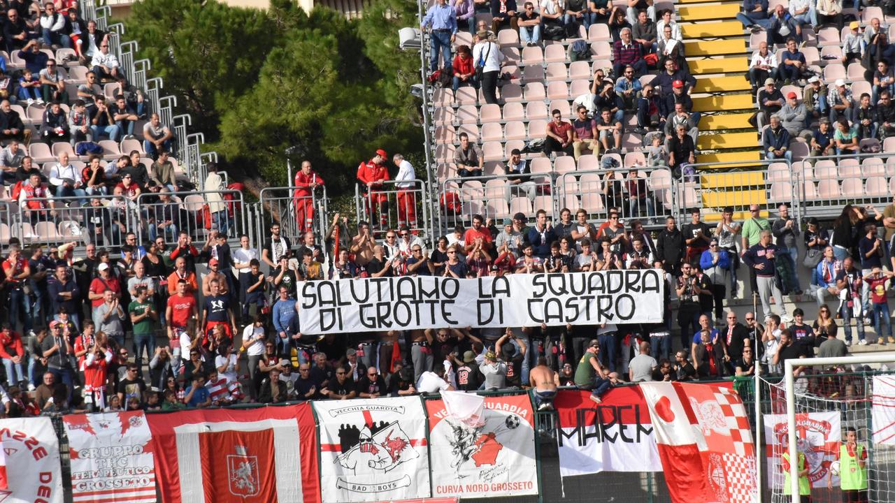 Finale: Grosseto-Viterbese 1-1, biancorossi in 10 per mezz'ora