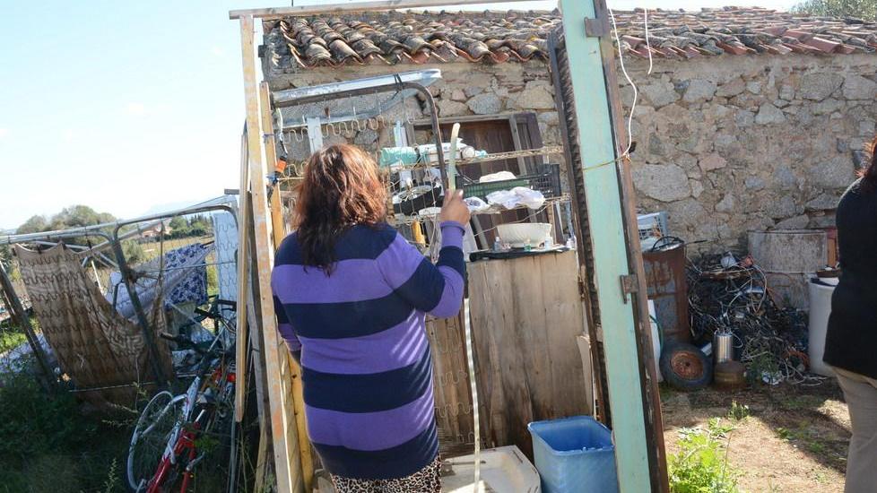Olbia, vita da senzatetto: la casa è un fienile