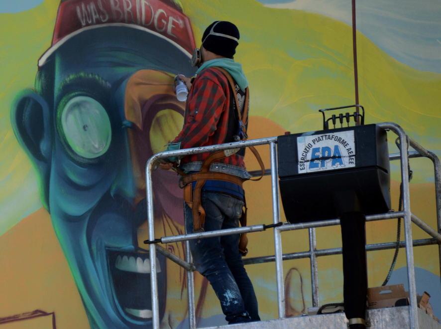 Un murale fa rivivere piazza Kennedy 