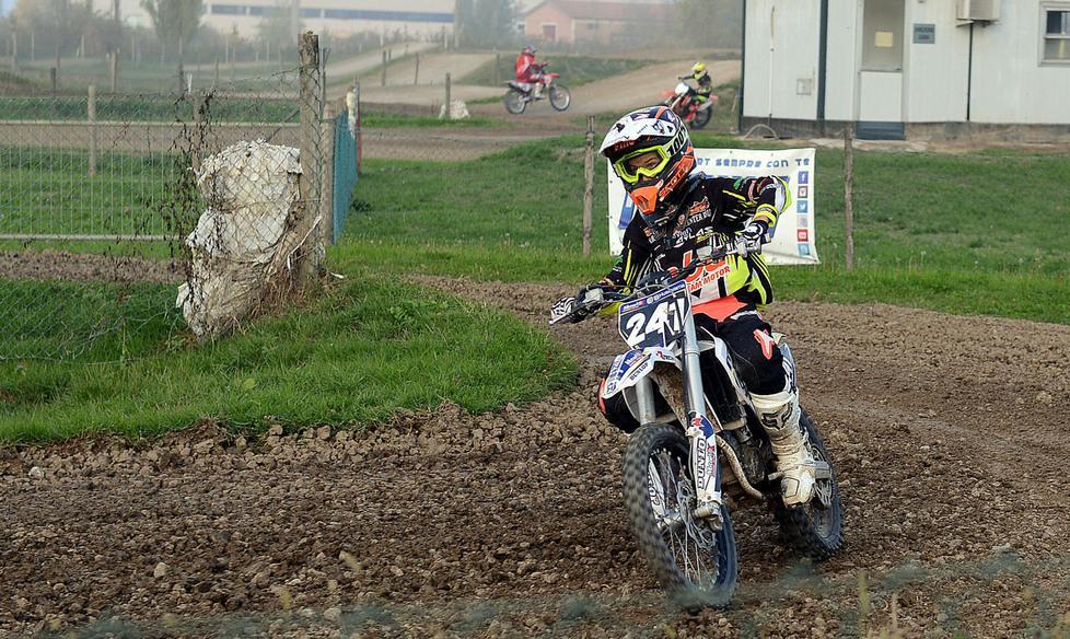 Si ferisce sulla pista da motocross 