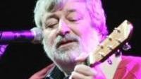 Capossela omaggia Guccini per il Tenco 2015