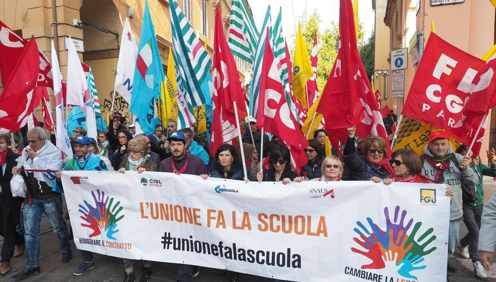 Anche 50 insegnanti reggiani sfilano contro la Buona scuola
