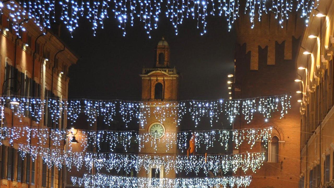 Le luci di Natale nel centro di Ferrara