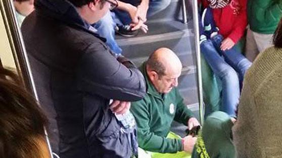 La donna soccorsa sul Vivalto (foto da Facebook)