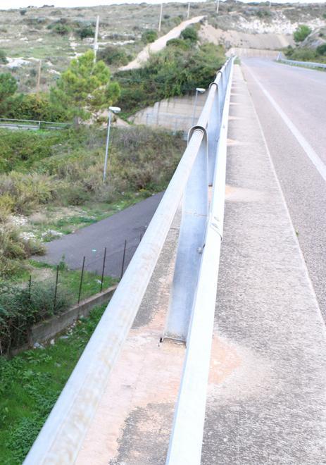 Sennori, il sindaco “sceriffo” incastra chi sporca la strada con i rifiuti 