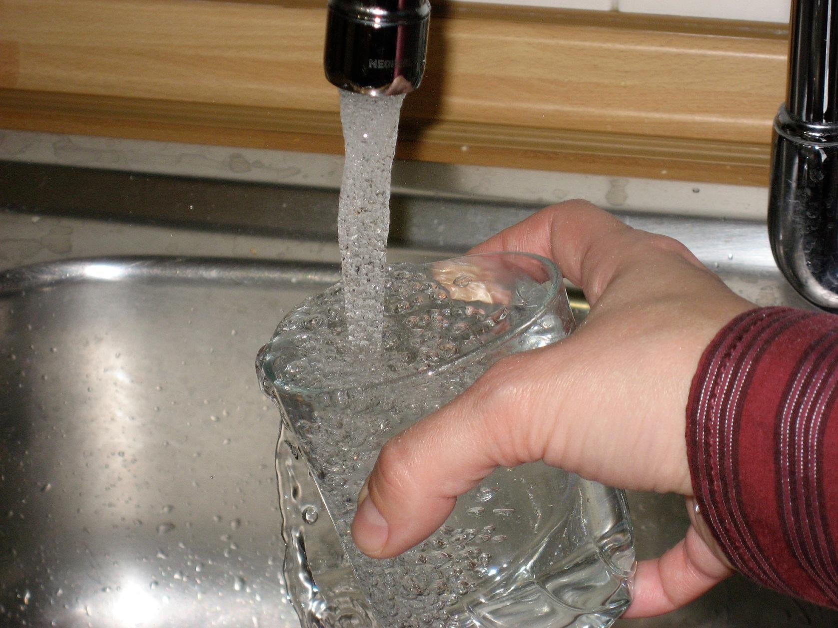 A Sassari l'acqua risgorga dai rubinetti, ma ancora non è potabile