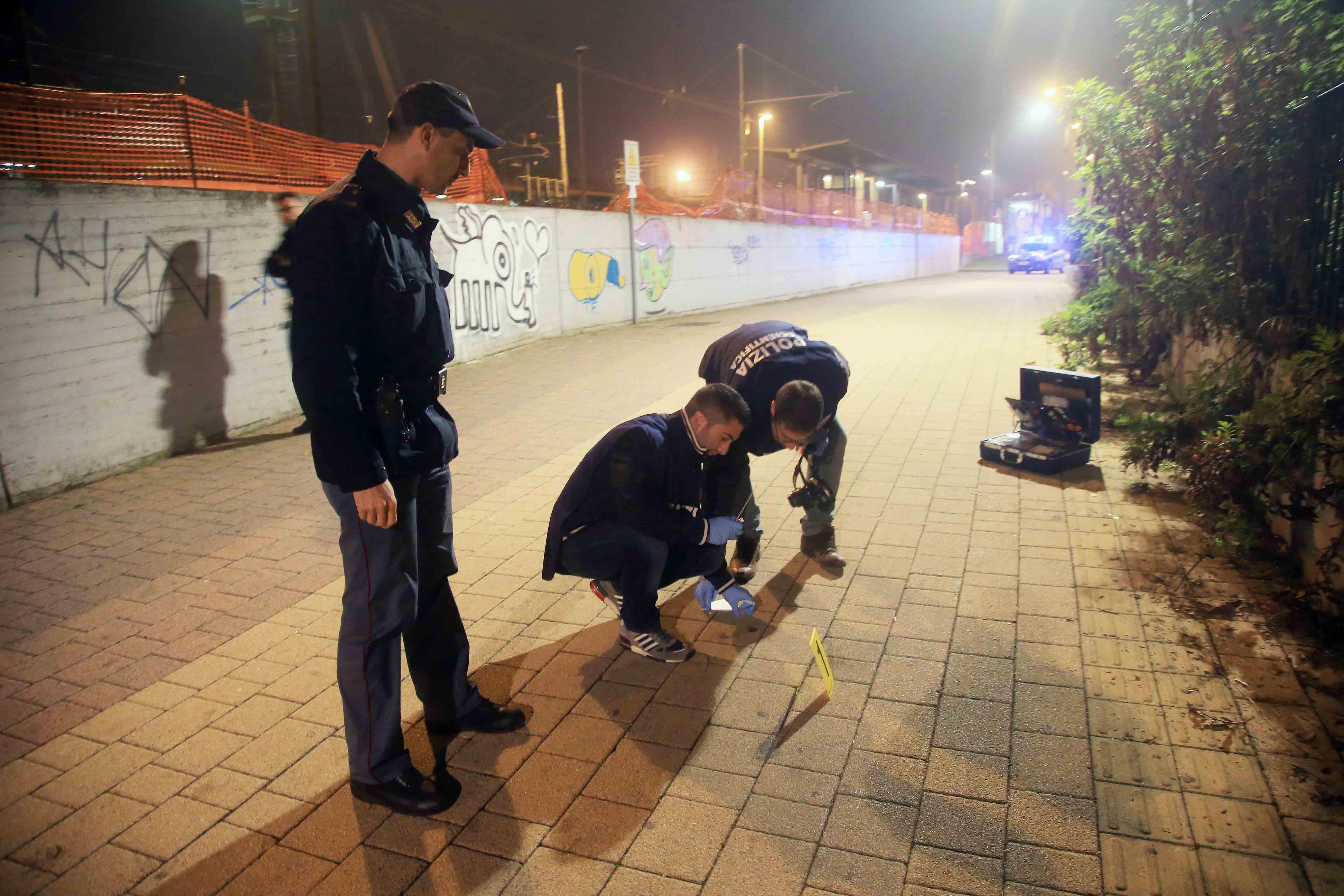 Reggio Emilia, uomo trovato esanime in stazione: si indaga per tentato omicidio 