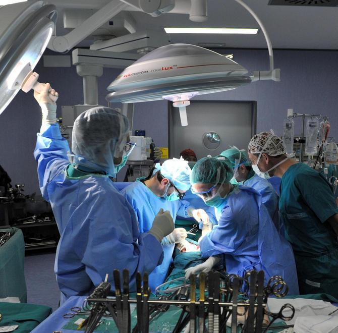 Operazione riuscita ma prende l’epatite C Ospedale condannato 