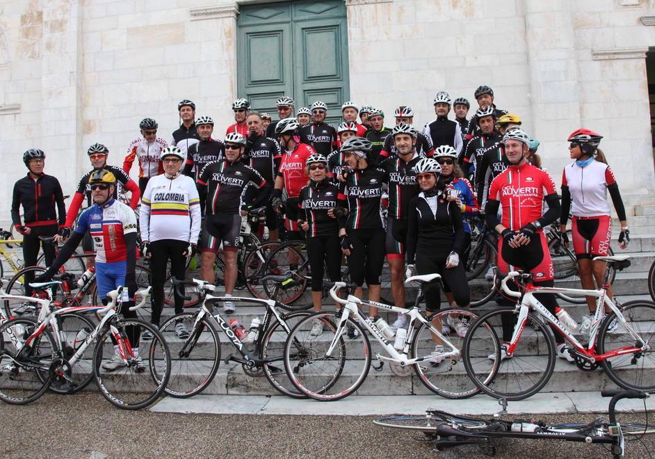 In mille a Pietrasanta per la pedalata 2015 a favore di Telethon 